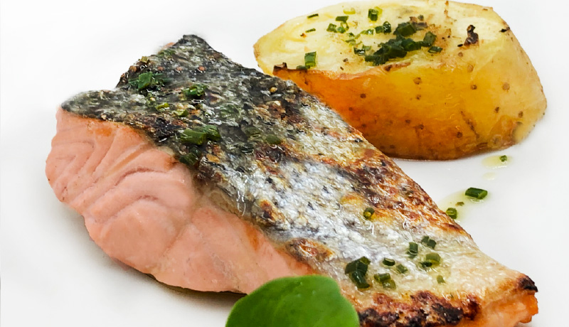 Salmon a la brasa y salsa tartara